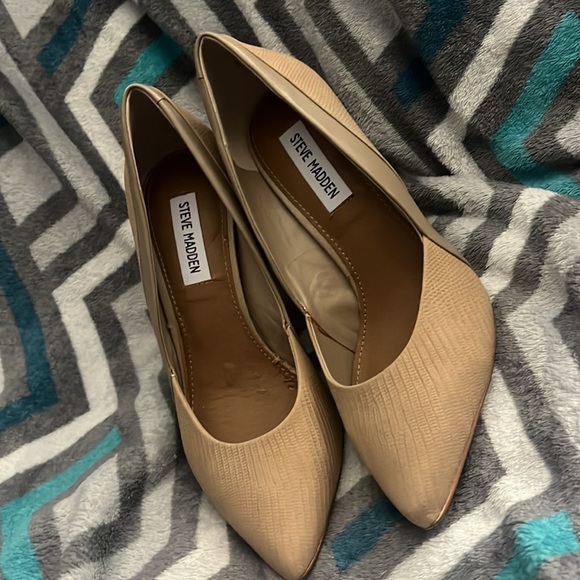 Tan or nude pointed heels - Picture 9 of 9